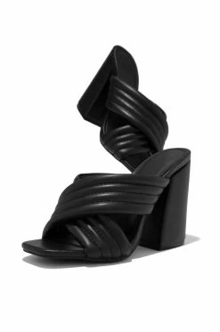 QUPD Eileen - Black Shoes