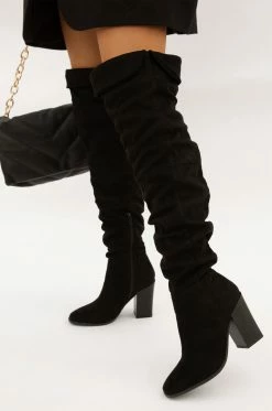 BBOO Sweater Season - Black Shoes