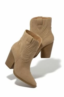 QUPD Abbey - Nude Shoes