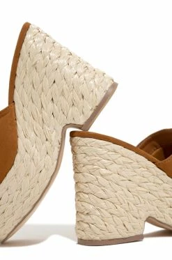 LILIA Weekend Look Platform Heels - Tan