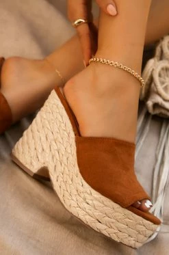 LILIA Weekend Look Platform Heels - Tan