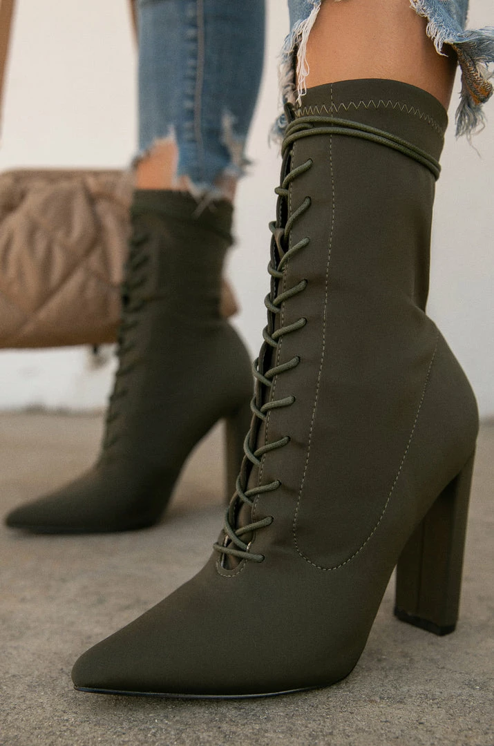 LILIA Shoes Weekend Strut - Olive