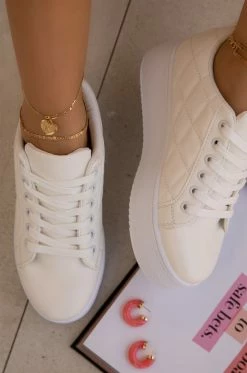 QUPD Shoes First Place Platform Sneakers - White