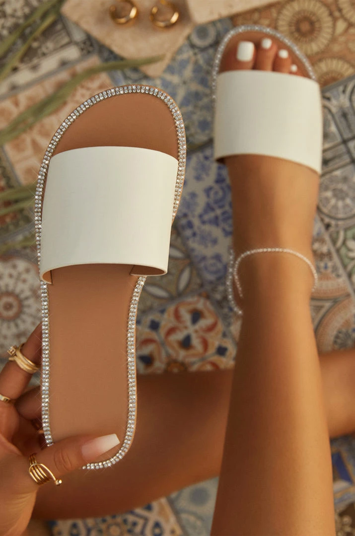 QUPD Resort Chic - White