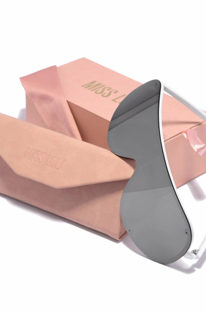 Baddie Views - White