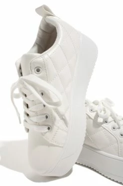 QUPD Shoes First Place Platform Sneakers - White