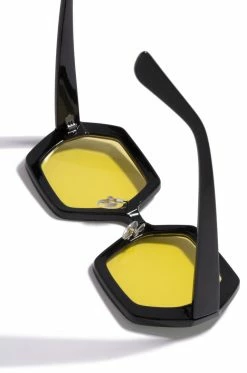 IF Rivian - Black/Yellow Accessories